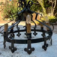 Lampadario in ferro battuto