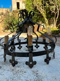 Lampadario in ferro battuto