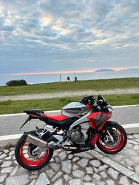 Aprilia tuono 660