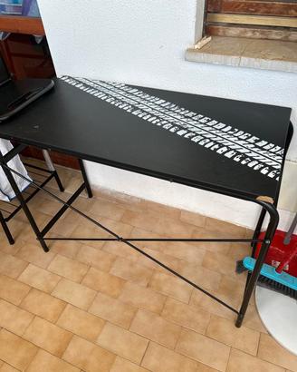 Tavolo scrivania solido in metallo – salvaspazio