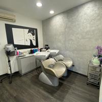 POLTRONE LAVATESTA e MOBILE PER NEGOZIO