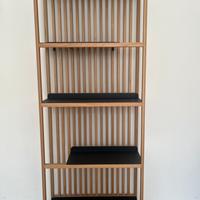 Libreria in stile scandinavo e industriale