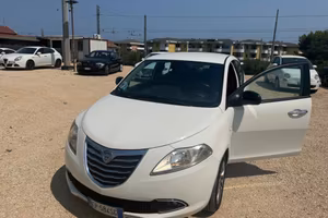 Lancia Ypsilon 1.3 MJT 95 CV 3.990€ PERMUTE