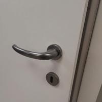 porta bianca per camera