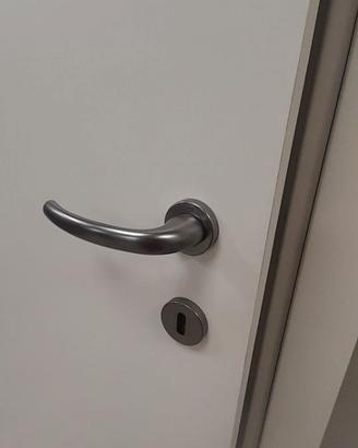 porta bianca per camera
