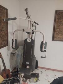 bella robusta e sana palestra