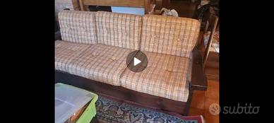 Divano in legno e tessuto