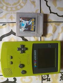 Gameboy colors verde con pokemon silver