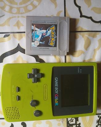 Gameboy colors verde con pokemon silver