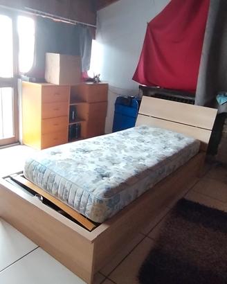 Letto con contenitore più materasso