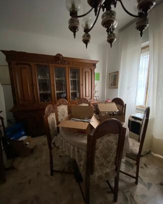 Mobile sala + tavolo e seggiole