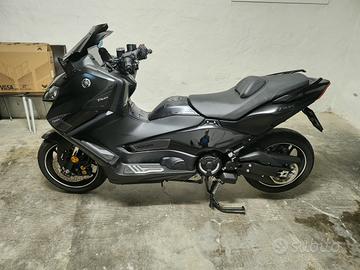 Yamaha TMAX 560 TECH MAX


