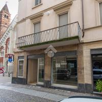 NEGOZIO A CASALE MONFERRATO