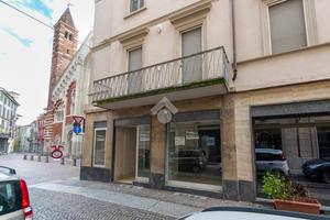 NEGOZIO A CASALE MONFERRATO