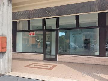 Locale commerciale 100mq