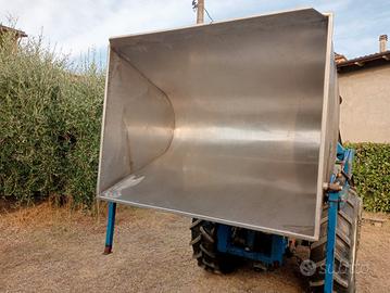 Benna caricatrice ribaltabile per uva in acc.inox