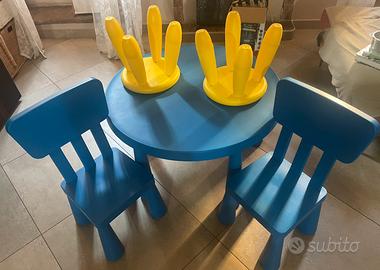 TAVOLO E SEDUTE IKEA