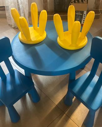 TAVOLO E SEDUTE IKEA