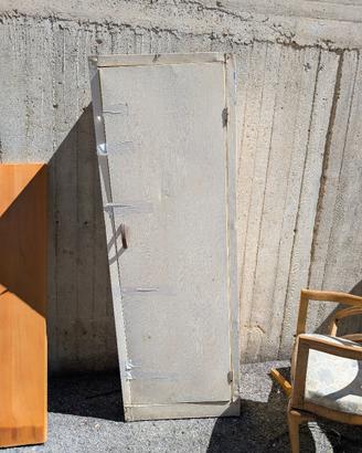 armadietto di metallo