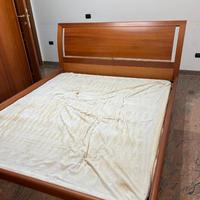 Letto matrimoniale in noce 
