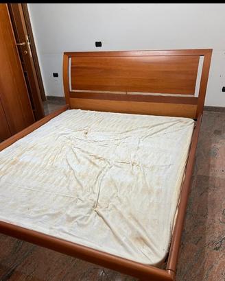 Letto matrimoniale in noce 