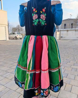 VESTITO TRADIZIONALE SLAVO