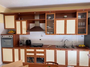 Cucina JollyComponibili ciliegio con tavolo sedie