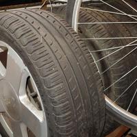 4 gomme R15 con cerchi in lega + ruota scorta