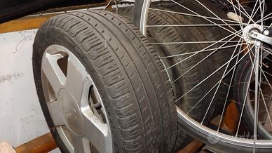 4 gomme R15 con cerchi in lega + ruota scorta