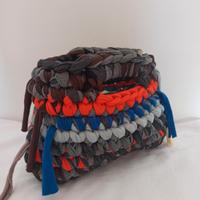 mini borsa colorata con frange