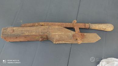 Tappatrice antica per tappi in sughero da restauro