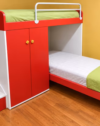 Cameretta completa con letto a castello,armadio