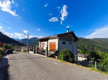 3 LOCALI A TRAVES