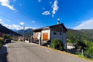 3 LOCALI A TRAVES