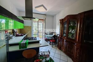 TRILOCALE 2 PIANO CON BALCONE