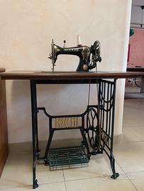 Macchina da cucire Necchi d’epoca funzionante