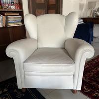 2 poltrone Frau “1919” rifoderate in pelle bianca