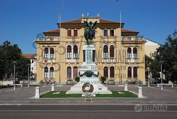 Negozio a Mogliano Ronzinella