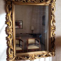 Grande specchio in legno di noce intarsiato