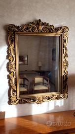 Grande specchio in legno di noce intarsiato