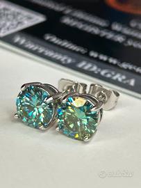 Orecchini con 2 ct moissanite verde