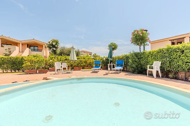 Bilocale con piscina, terrazza e posto auto