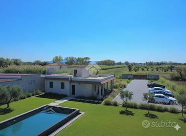 VILLA SINGOLA A GIUGLIANO IN CAMPANIA