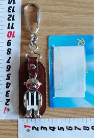 Portachiavi keychain calciatore maglia bianconera