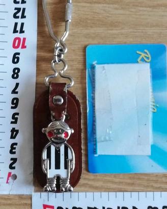 Portachiavi keychain calciatore maglia bianconera
