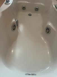 Vasca idromassaggio jacuzzi