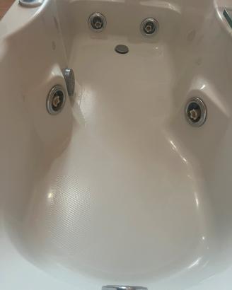 Vasca idromassaggio jacuzzi
