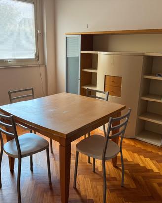 TAVOLO DA PRANZO CON 4 SEDIE