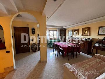 Villa di 160 m² con più di 5 locali a Guidonia Mon