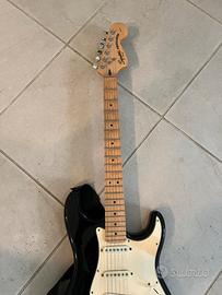Stratocaster Squier + Amplificatore e custodia